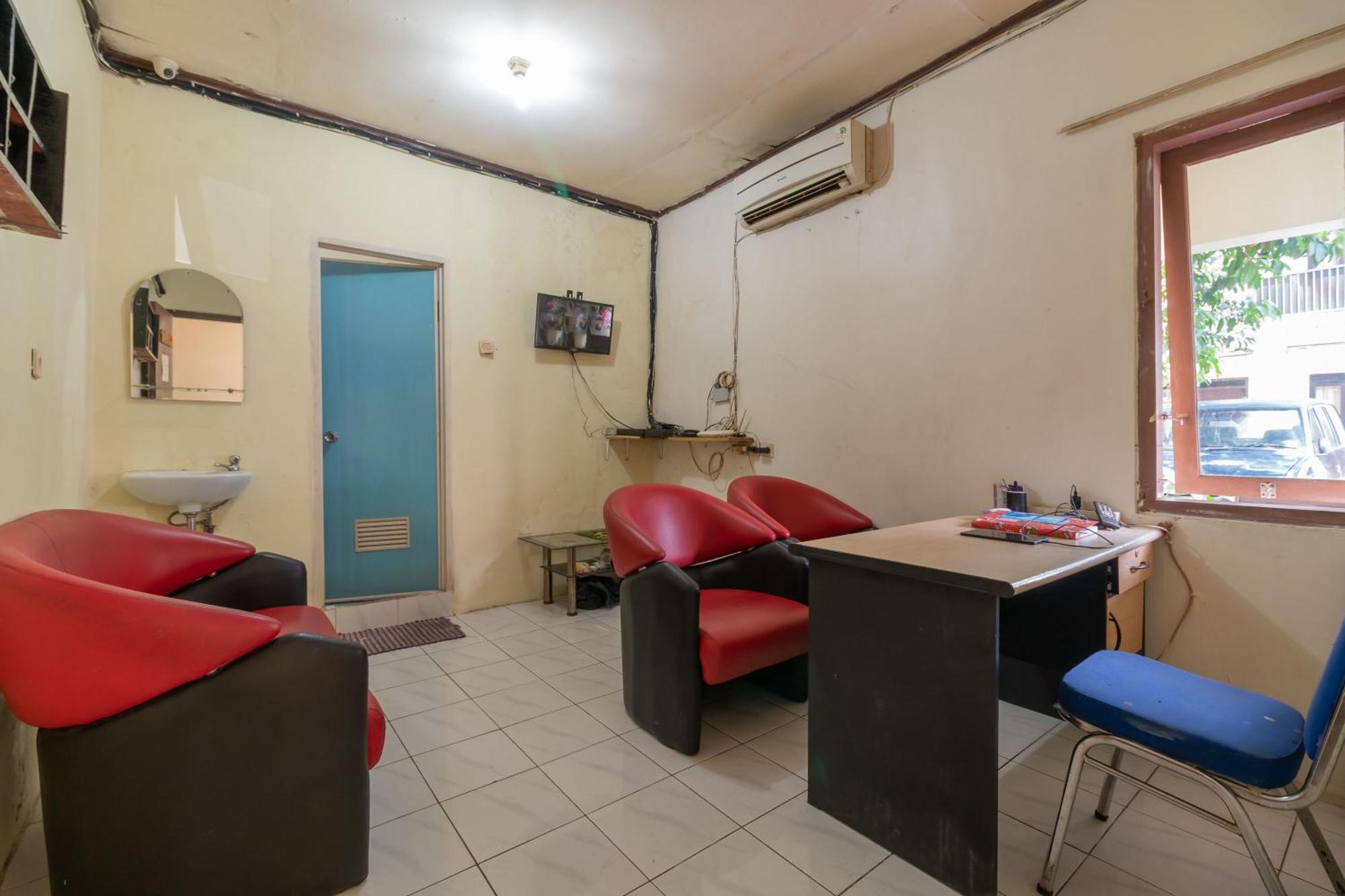 Reddoorz Near Pondok Indah Water Park جاكرتا المظهر الخارجي الصورة